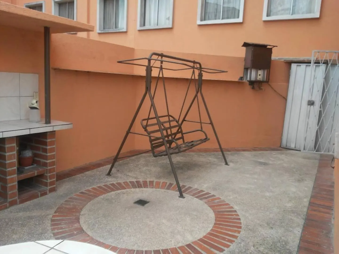 Habitacion Amoblada Disponible Wifi Rapido Alojamiento Solo 1 Persona Quito Ecuador