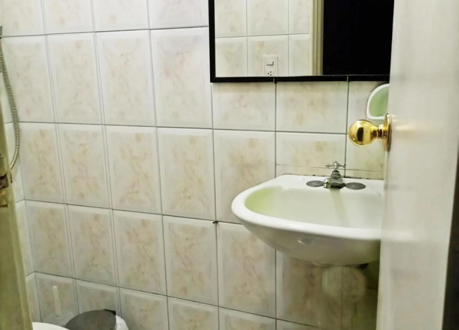 Homestay Habitacion Amoblada Disponible Wifi Rapido Alojamiento Solo 1 Persona Quito